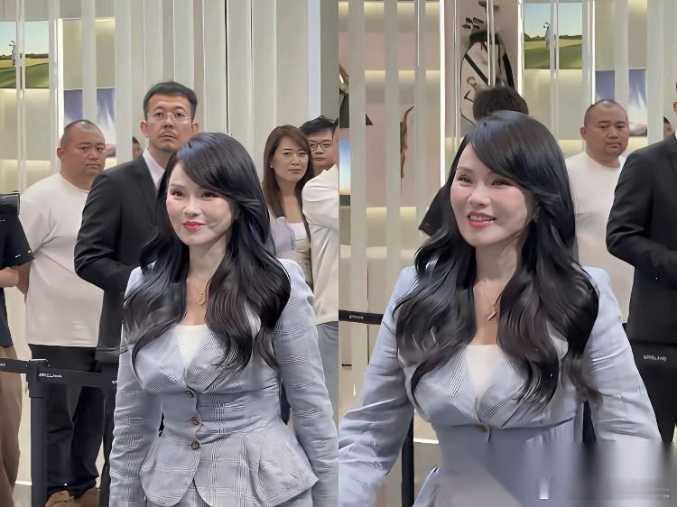 伊能静这脸咋越保养越僵？一年烧几百万，姐弟恋的代价这么大吗？说实话，伊能静快六
