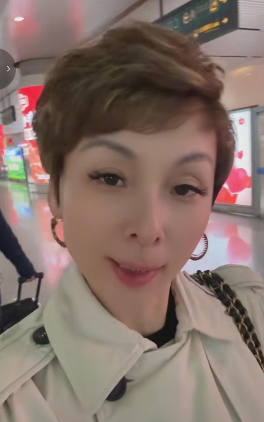 麻六记洋洋直播网友纷纷喊话谈一谈汪小菲和马筱梅的近况。洋洋表示:汪小菲是自己的老