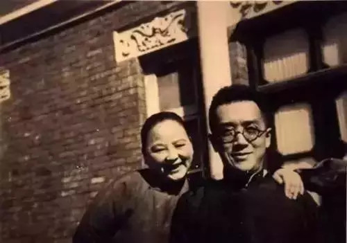 （五）胡适对人有多和善多温柔？李敖说他“讲课时，天冷了，看到女学生坐在窗边，他