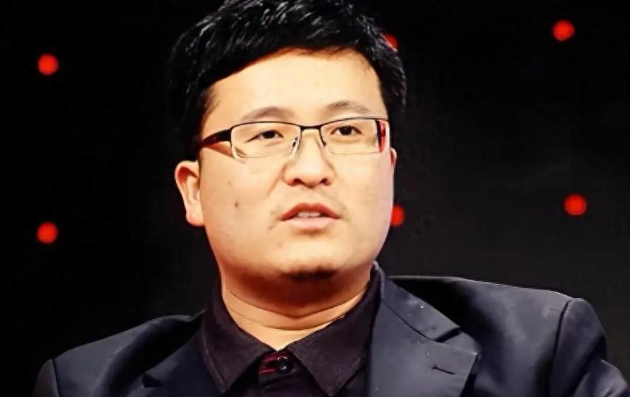 宋清辉这操作真是让人莫名其妙。8月1日连发两篇文章为武大辩护，还说让肖某和杨某某