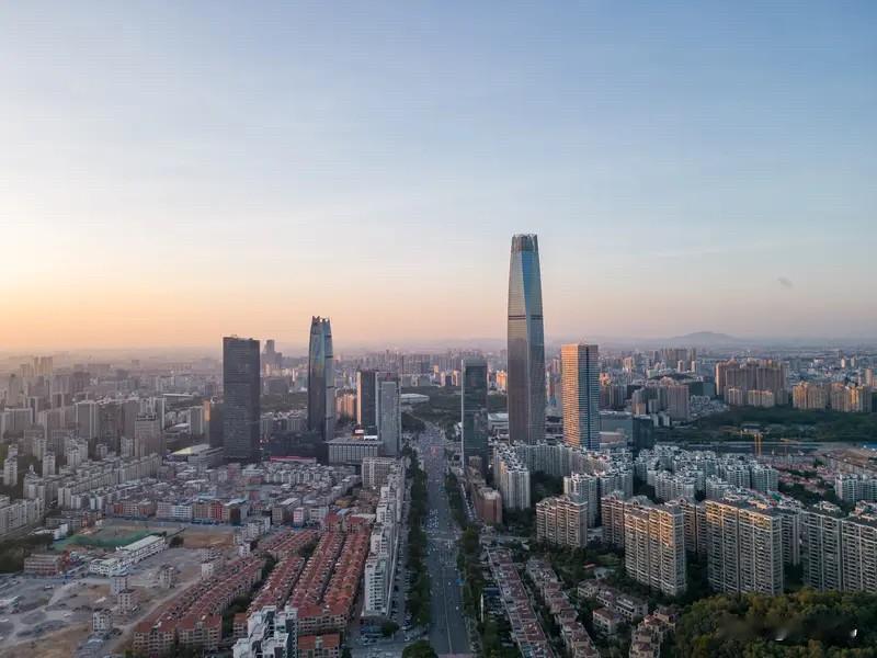 东莞楼市：1月3日到8月6日，期间房价虽有阶段性波动，并非每个月都在下跌，但