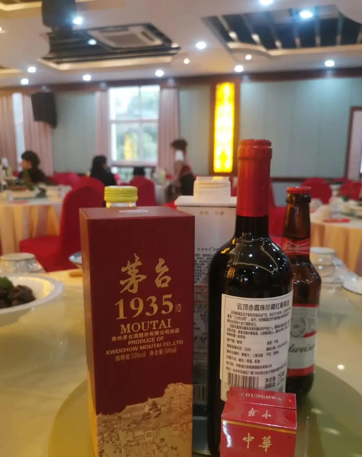😅结婚摆酒席酒席上的菜吃席干了个尴尬事....刚参加完一场宴席，本来