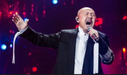 2000年，腾格尔在蒙古的所有酒楼全部倒闭，老婆也离婚了，价值85w的玉马，在醉