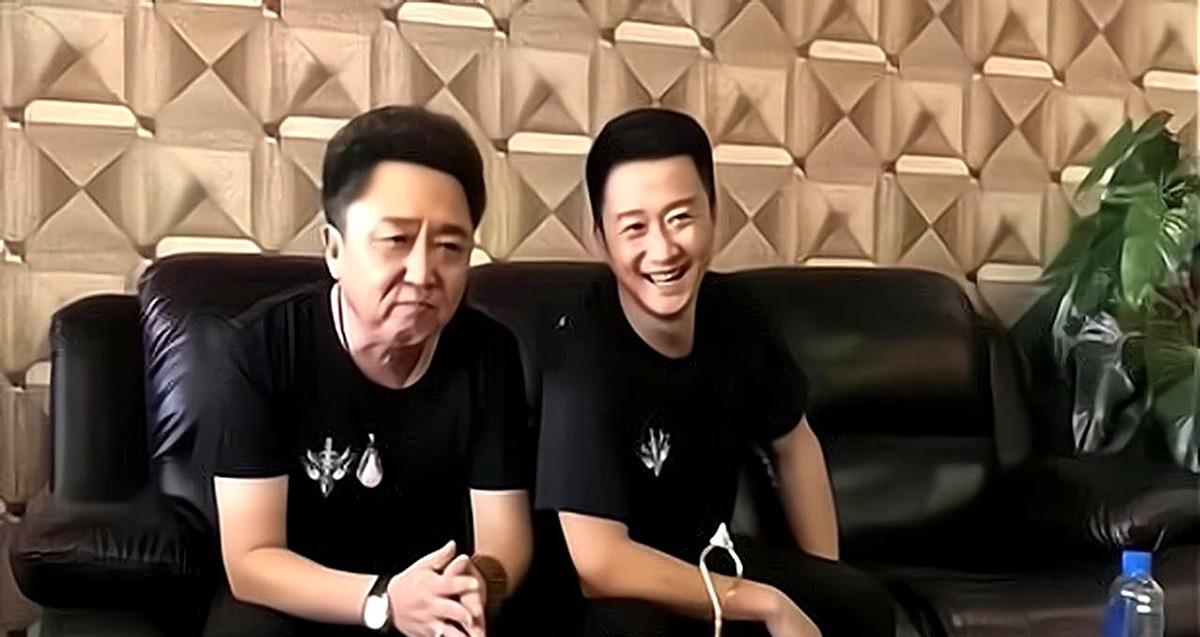 “哥，你要是跟我提钱，就是骂我！”这话是吴京说的。当时于谦正愁自己的电影《老