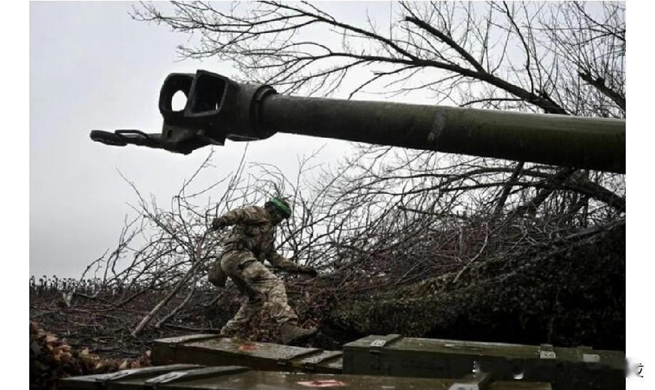 乌克兰称在波克罗夫斯克北部保持防线！基辅(路透社)-乌克兰周五表示，乌克兰军队