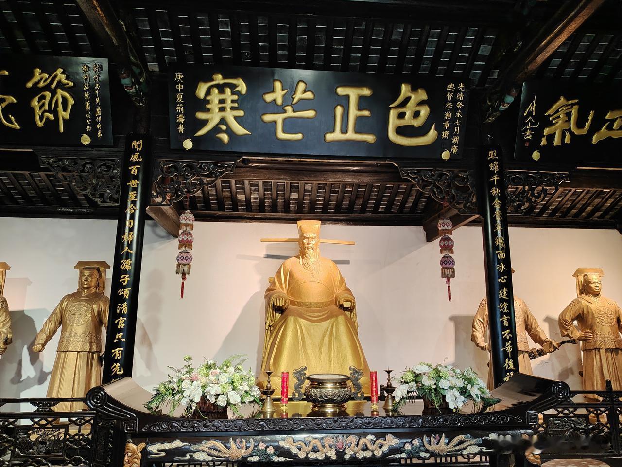 这两天合肥的天气与我出门时石家庄的天气一样，小雨绵绵，多少有些阴凉。打车到了
