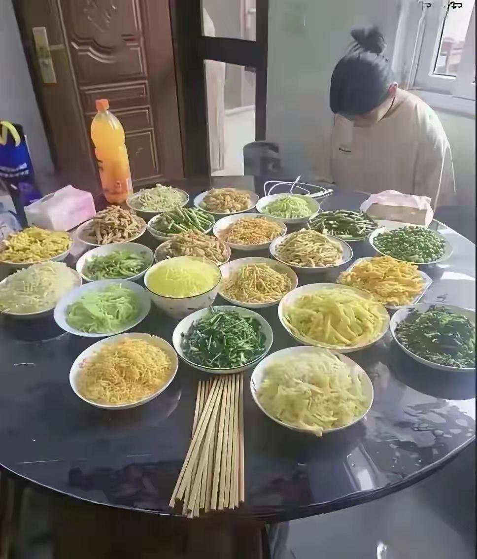二十几道菜，接待朋友