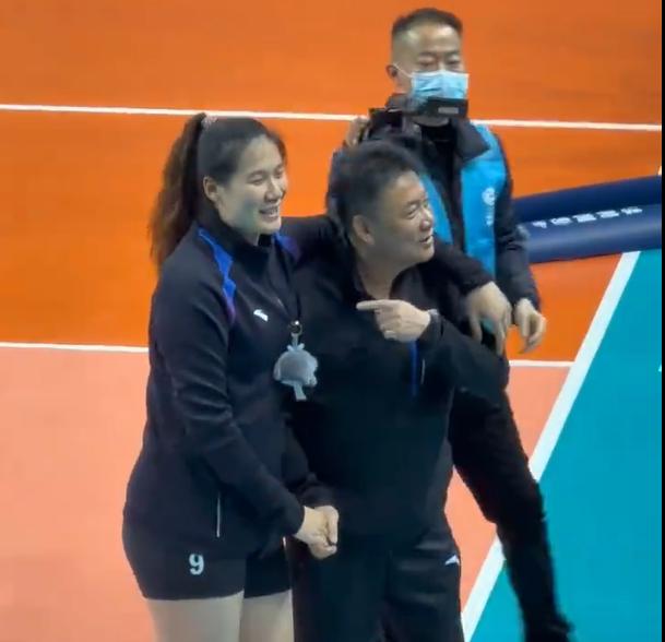 蔡斌绝对是王云蕗的贵人了。蔡斌第二次担任中国女排主教练时，把当时不知名的王云蕗