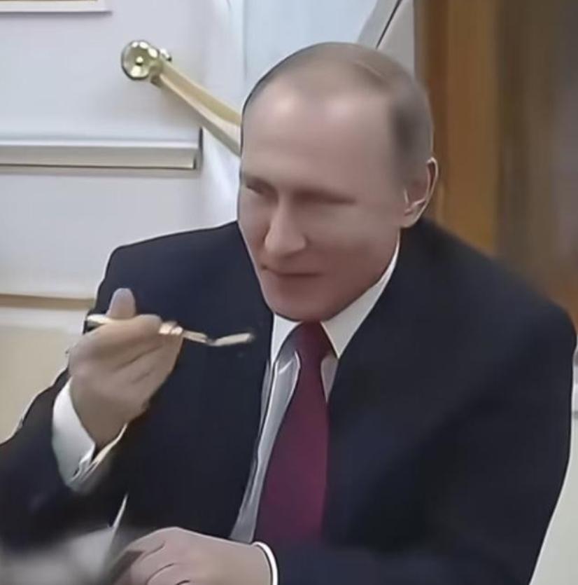 普京估计睡觉都能笑醒,简直就是坐等丰收。为了促进俄乌和解,现在最着急反而是美国总
