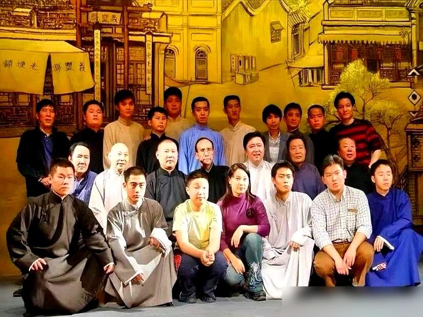 你敢信？当年在德云社后台蹲地刷碗的小杂役，如今单场商演狂赚200万！你看20