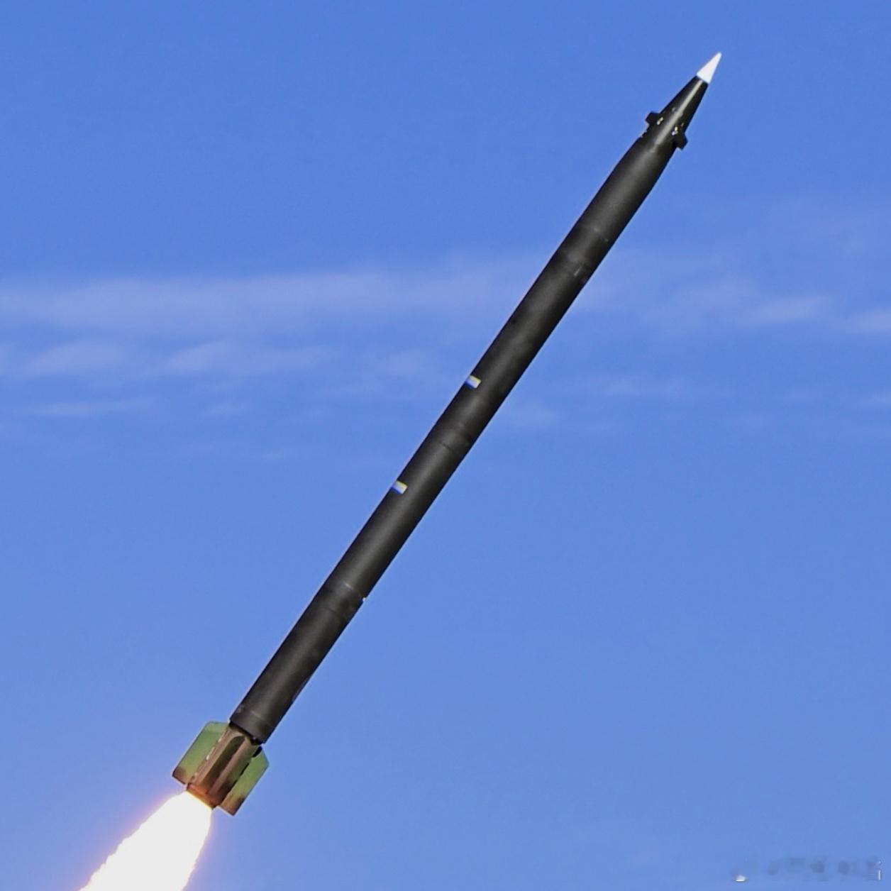 远箱火配套370(300)毫米火箭弹好图，来自东陆多支远火单位参与“正义使命-2