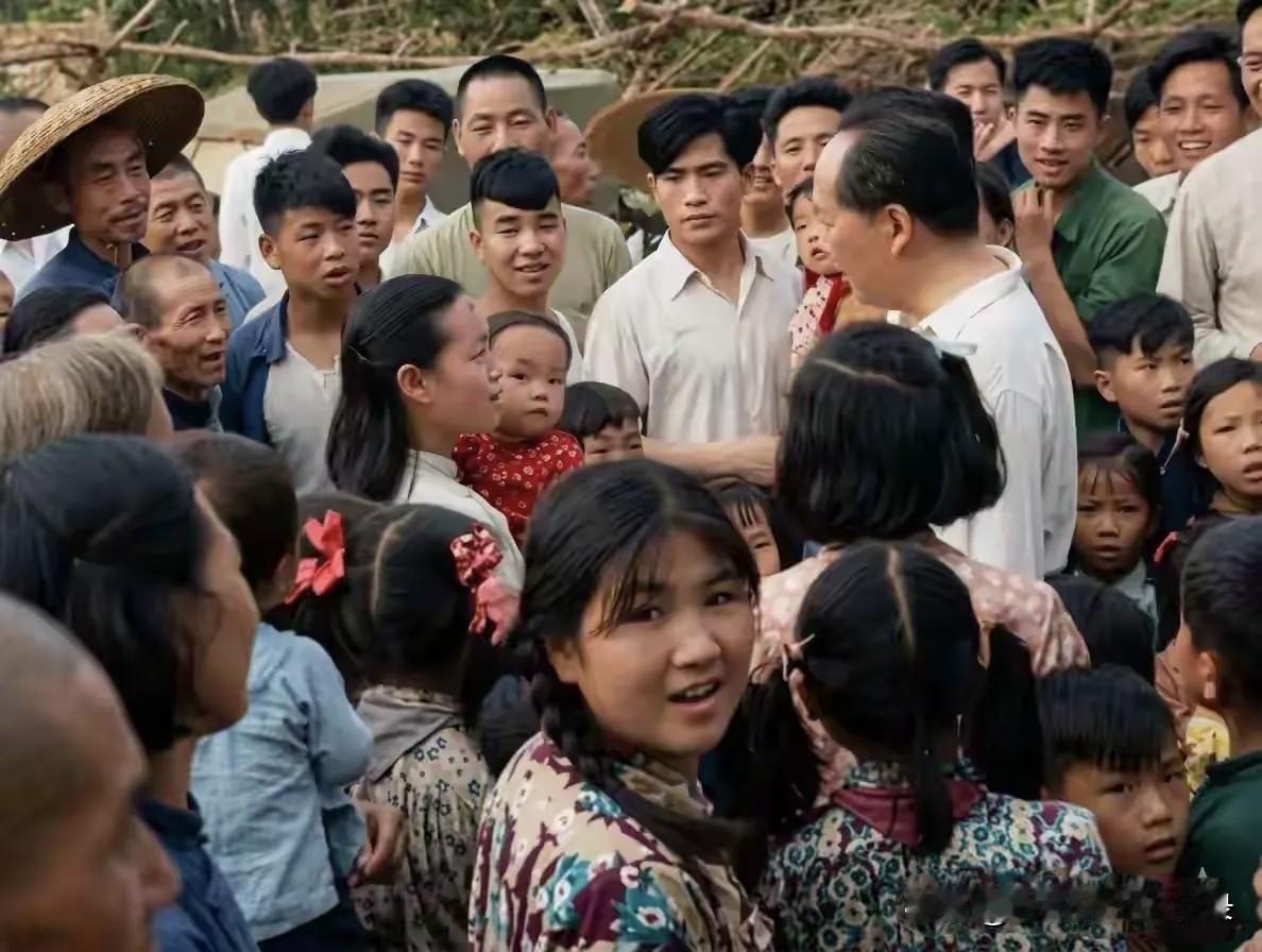 为谁服务是方向判断的标尺。毛主席是为人民谋福利的。为了新中国毛主席倾尽毕生！[祈