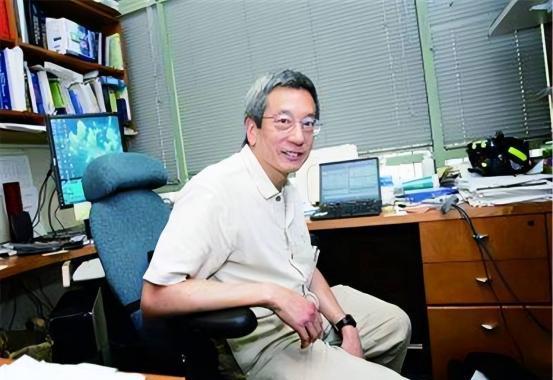 “我是美国人，不是中国人！”2008年，得知钱学森的侄子钱永健荣获诺贝尔化学奖，