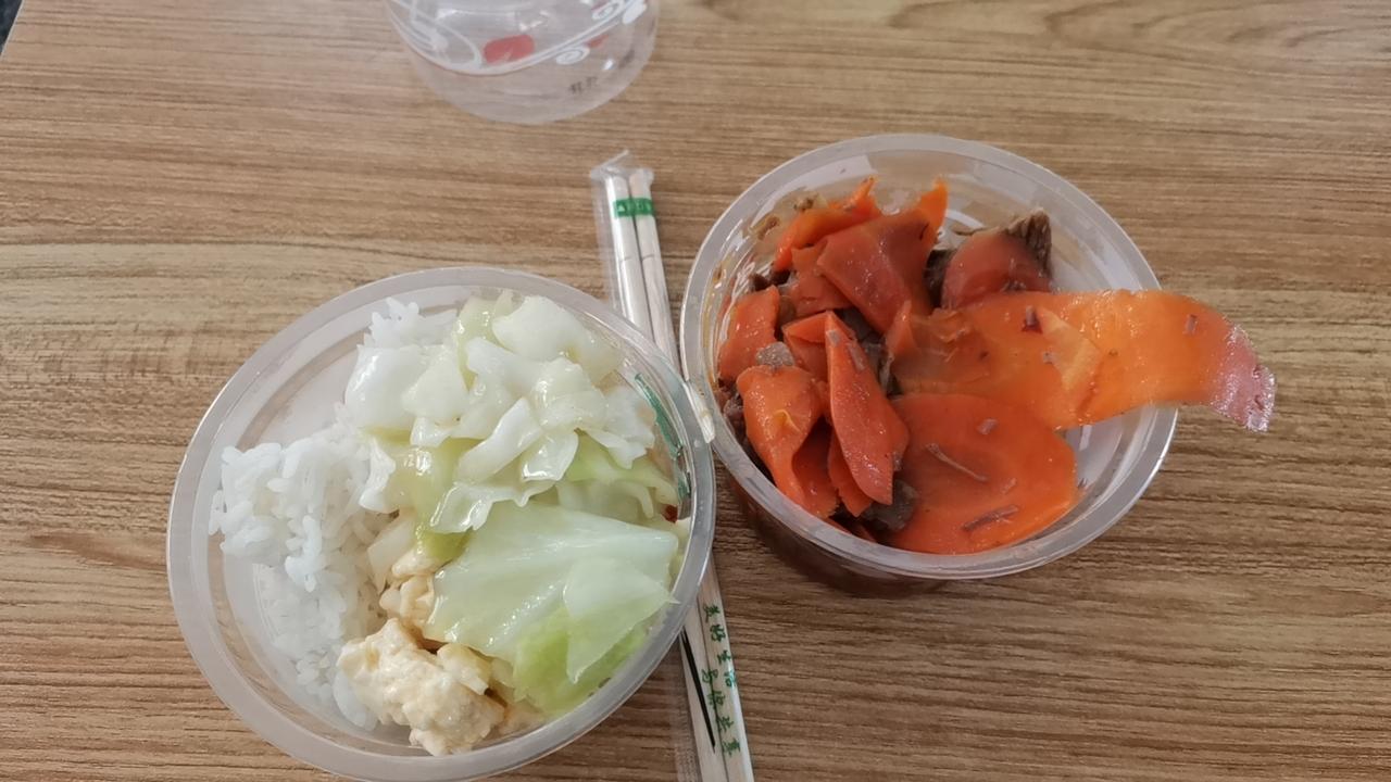 大家猜猜，孩子放学走出校门第一句话是什么？儿子放暑假两个月，吃惯了家里