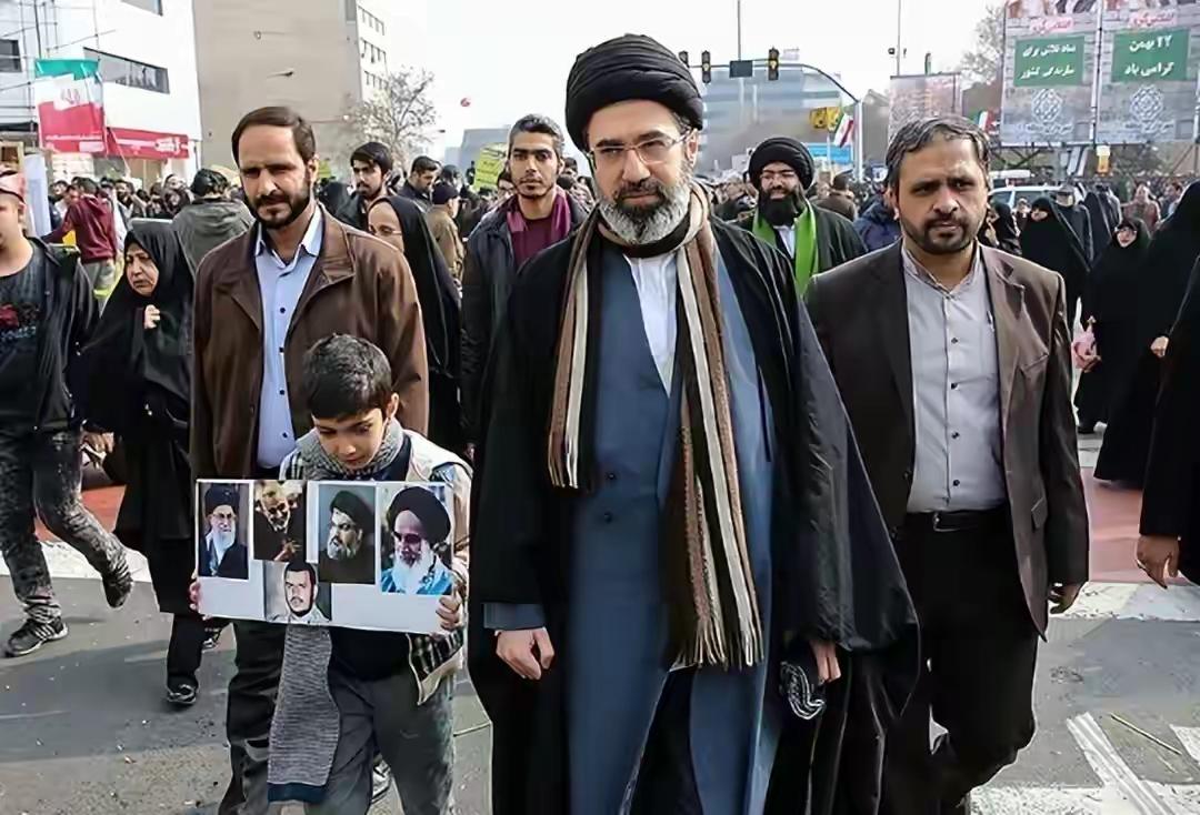 伊朗公布新任精神领袖，特朗普无奈说“拭目以待”。3月9日，伊朗专家会议