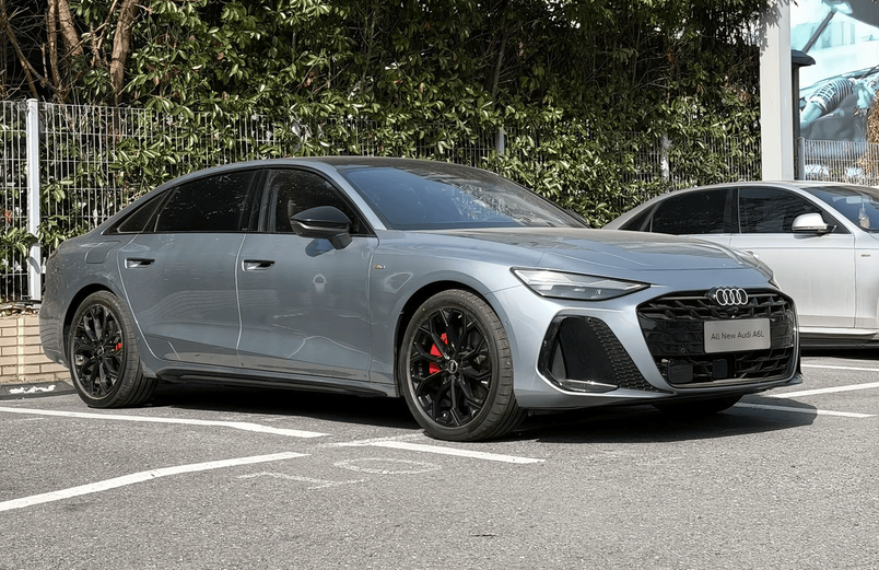 据说下个月全新奥迪A6L要掀桌子最近家里商量着换车，预算大概40个W左右。本来