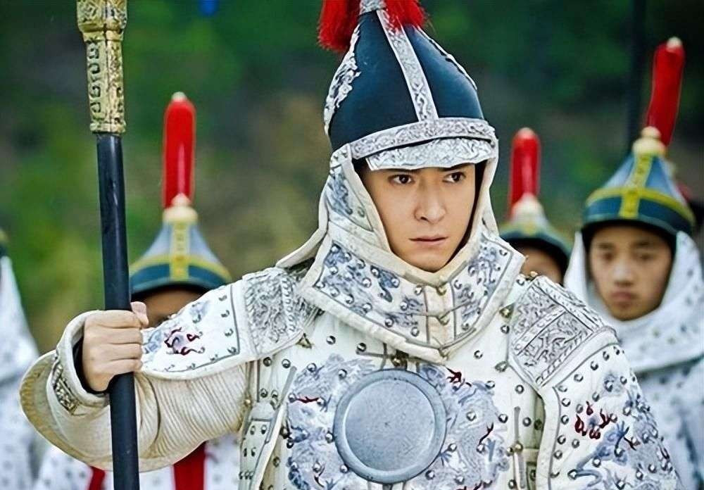 都说清朝剃发易服，却依然有5类人可以明目张胆穿汉服？