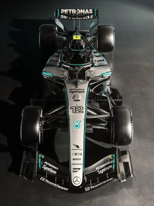 梅奔W17新涂装：adidas三条纹上身，这是要改行卖运动服？梅赛德斯发了W1