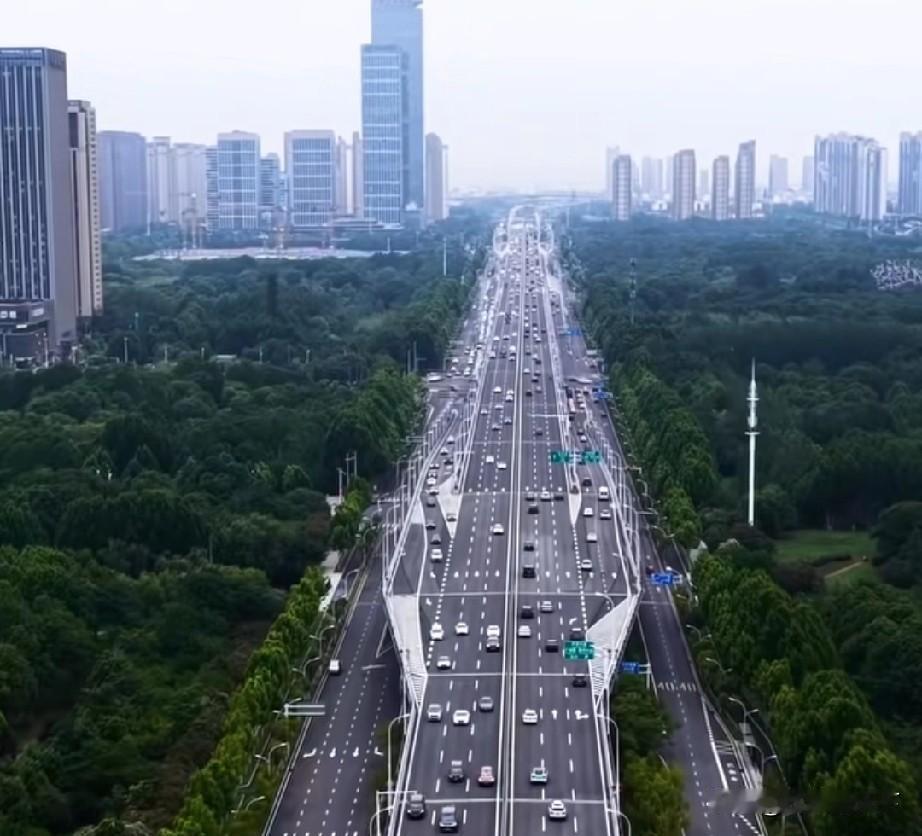 安徽20年时间，只有4个能源城市排名在下降，其余12个都在前进安徽省目前排名全