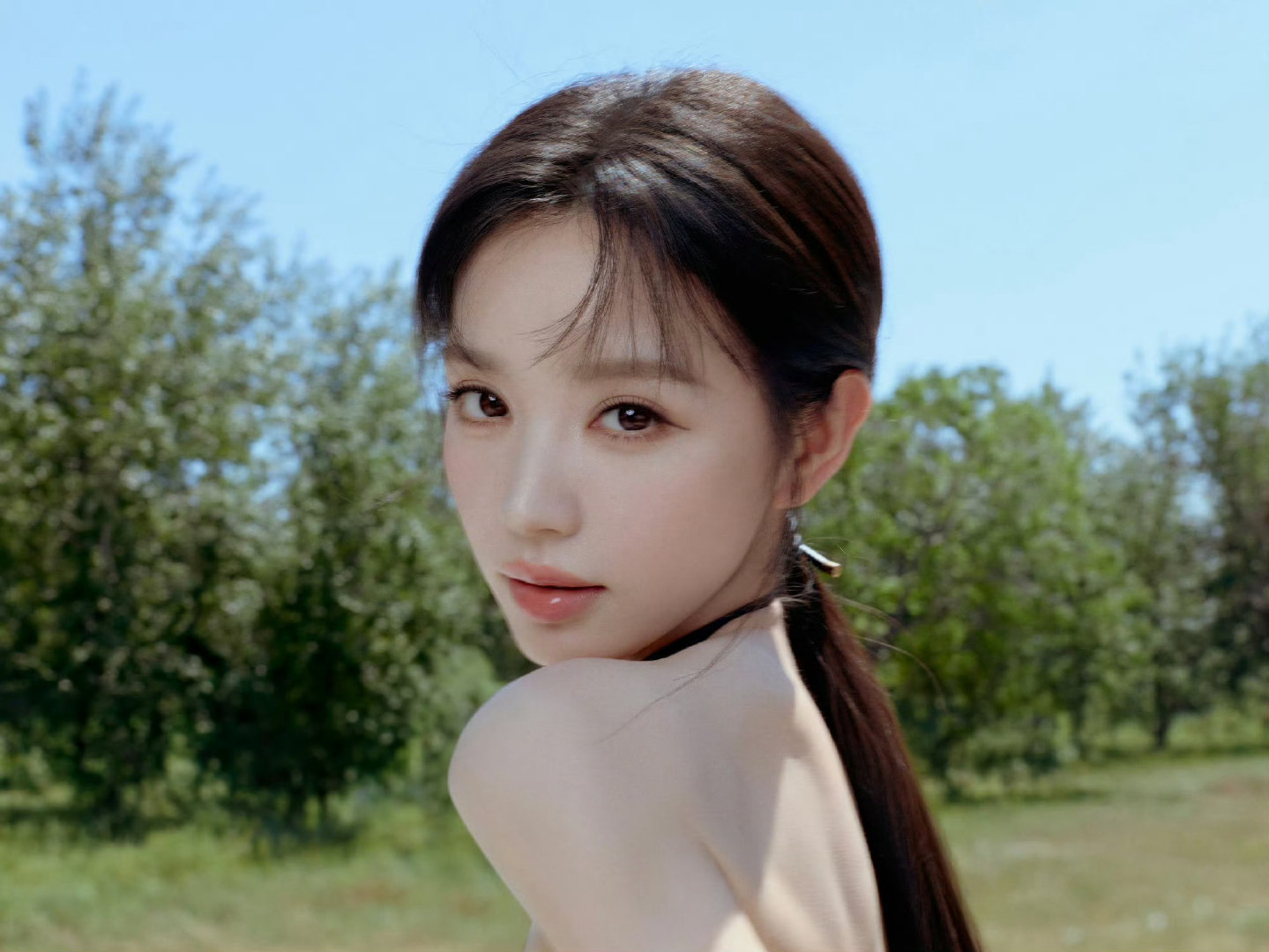 #田曦薇无刘海半扎发造型#好伟大的一张脸吧不管什么发型都驾驭得住​