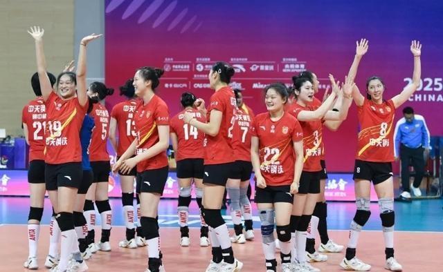 上海女排横扫江苏！26年冠军梦即将实现！蔡斌展现世界级名帅的能力！今天上海女排在