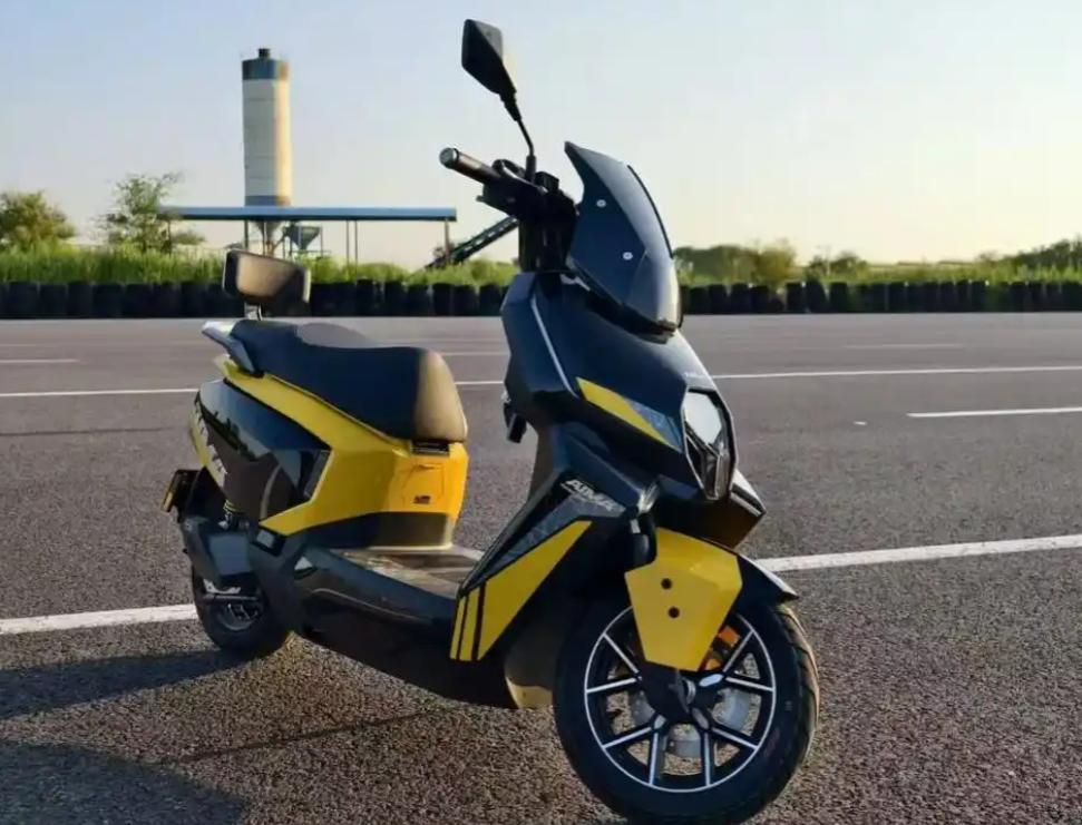 雅迪、爱玛杀进外卖车赛道！骑手终于有专业座驾，配置卷疯了很多人以为这俩品牌才