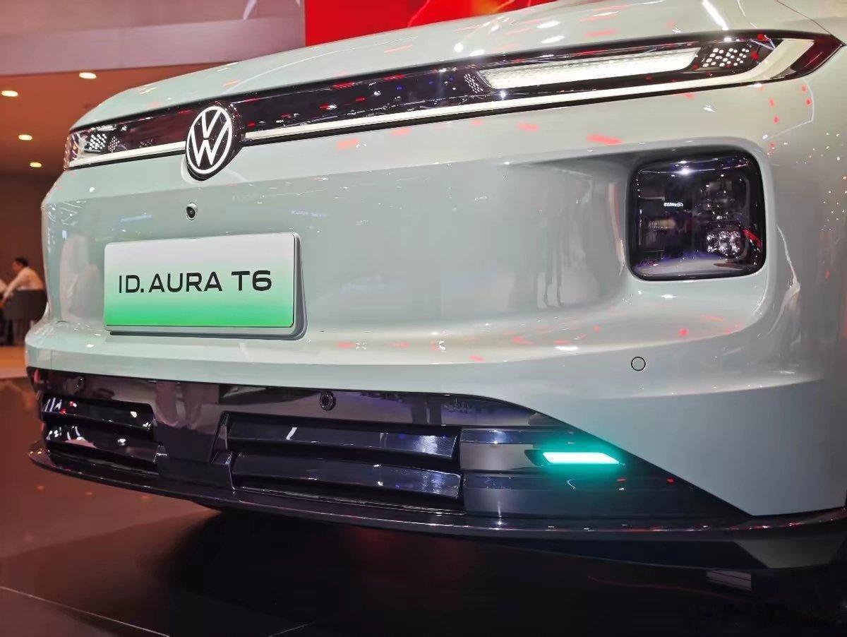 在新能源车型设计愈发夸张同质化的当下，全新大众ID.AURA T6跳出...