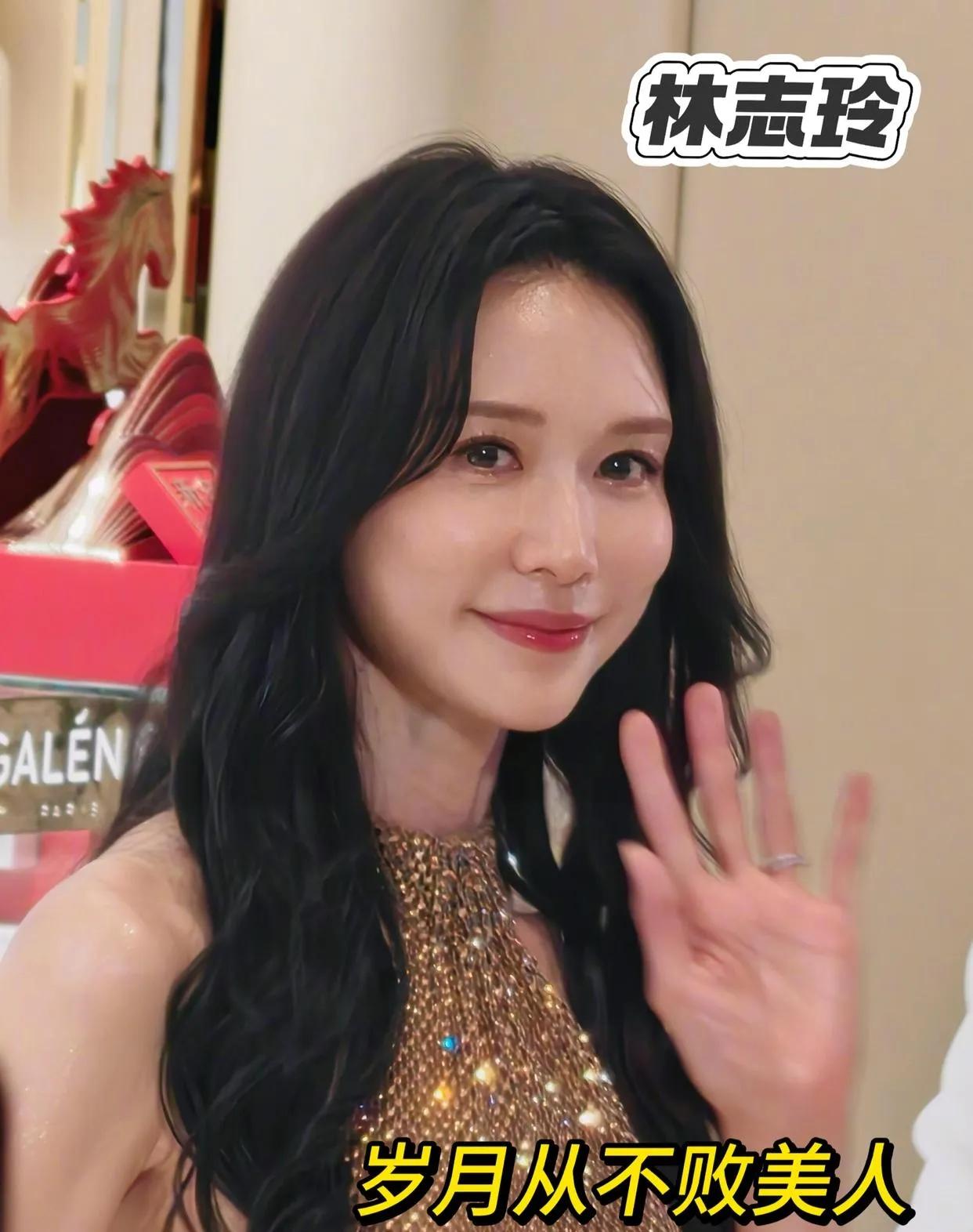 51岁林志玲鎏金裙杀疯了！状态好到让人忘了年龄✨谁能信这是51岁的状态啊！