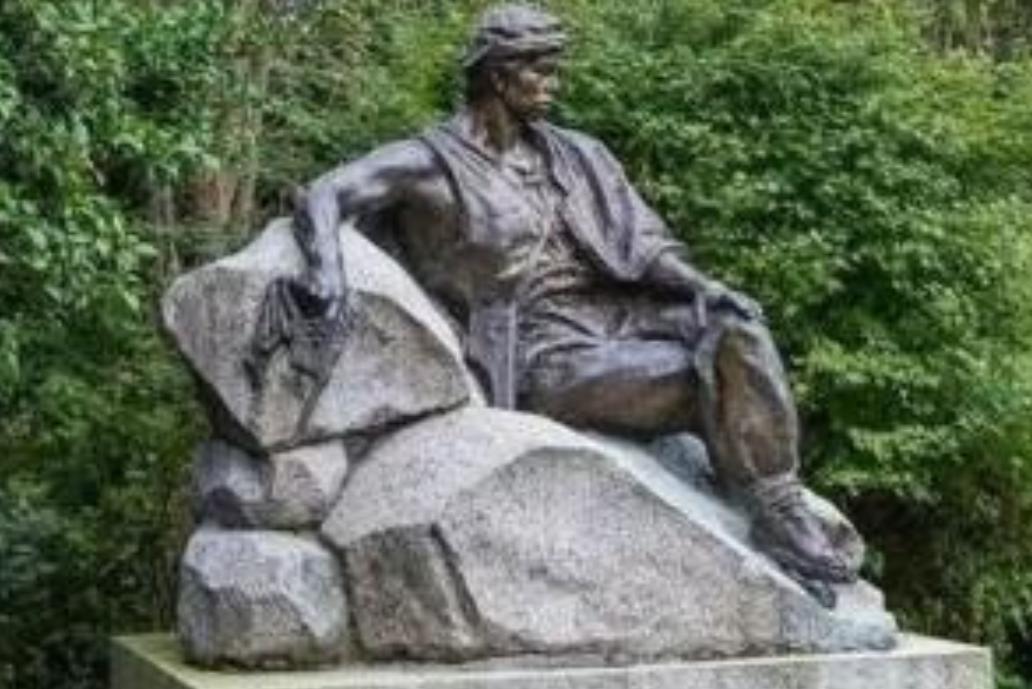 杀死袁文才和王佐后，朱昌偕又将32团当作土匪追杀，这些井冈山子弟在混战中被打散，