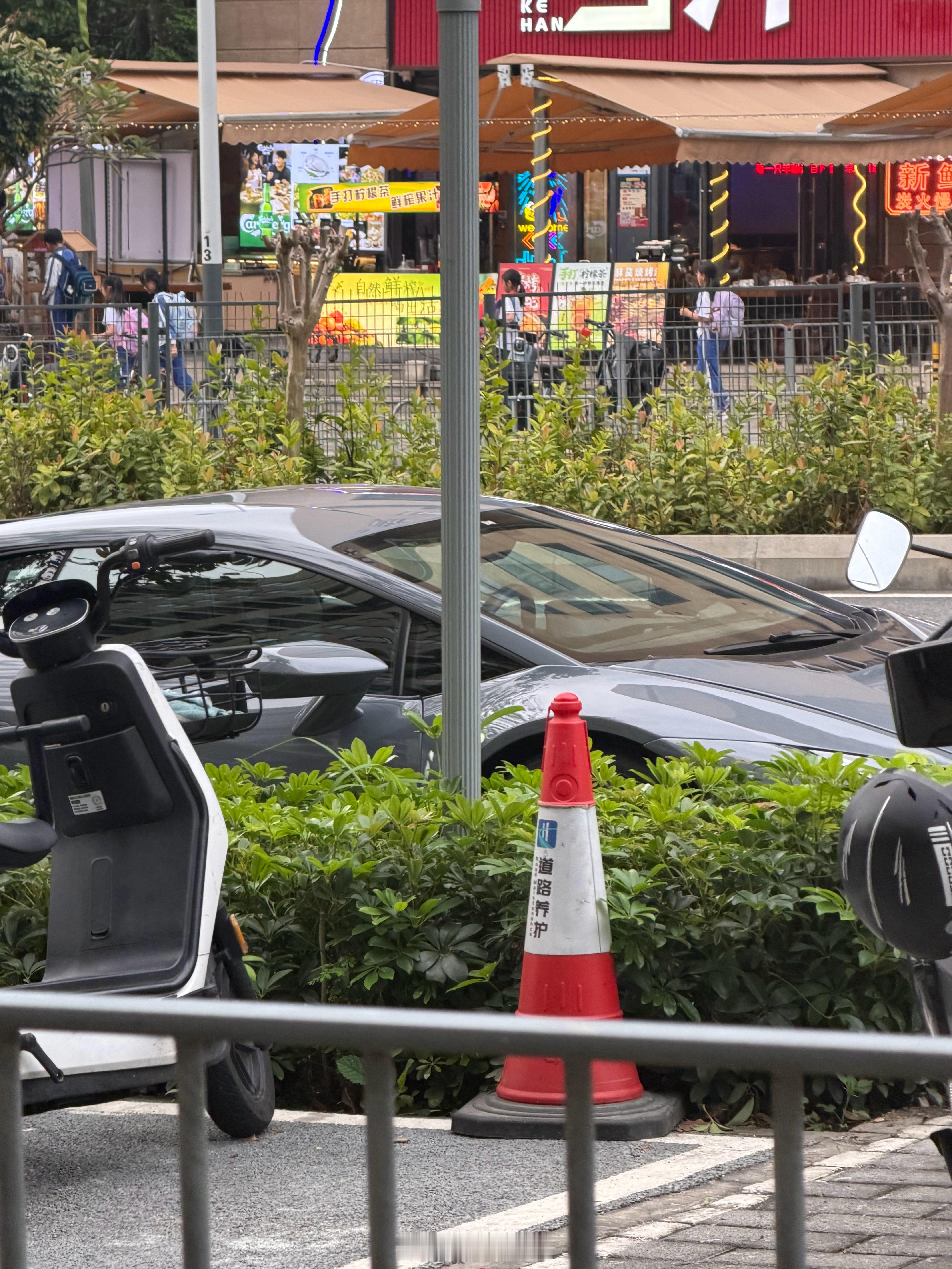 公司楼下的超跑越来越多了，他们都是做啥生意的深圳