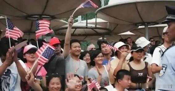 “我表哥，当年高考状元，麻省博士，如今在硅谷房子几套。可他儿子，我侄子，去年大学