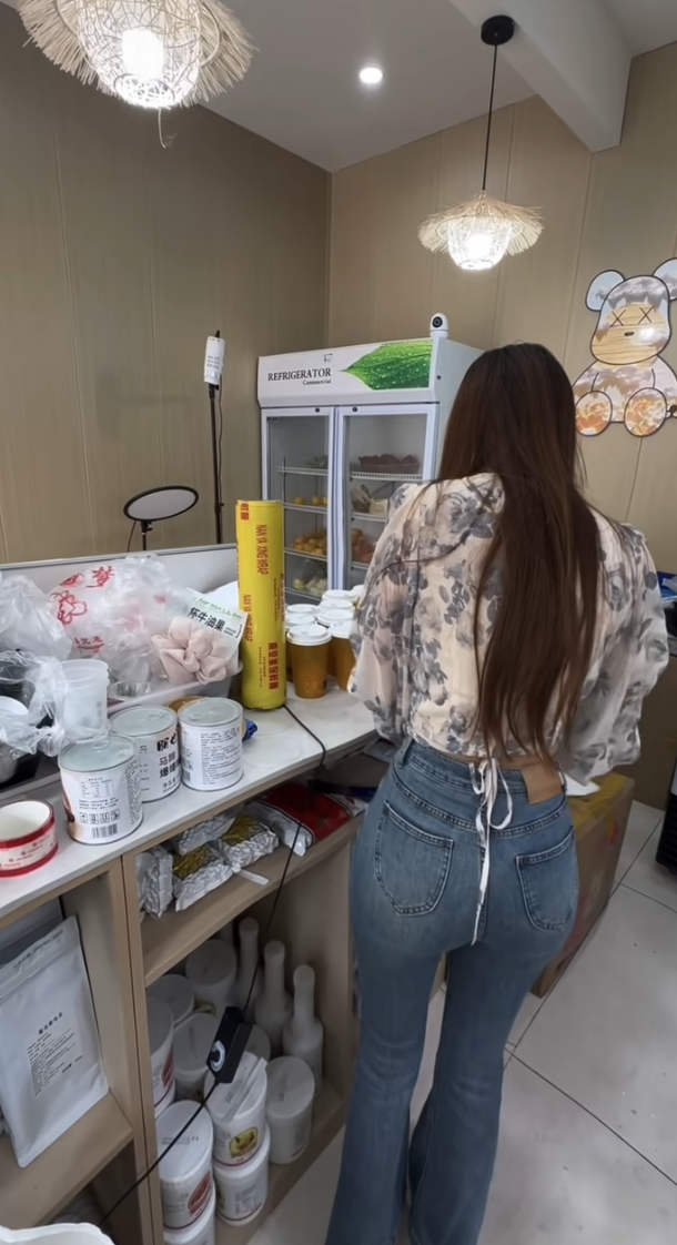 新来的同事，上来就做三十多杯奶茶，属实上强度了