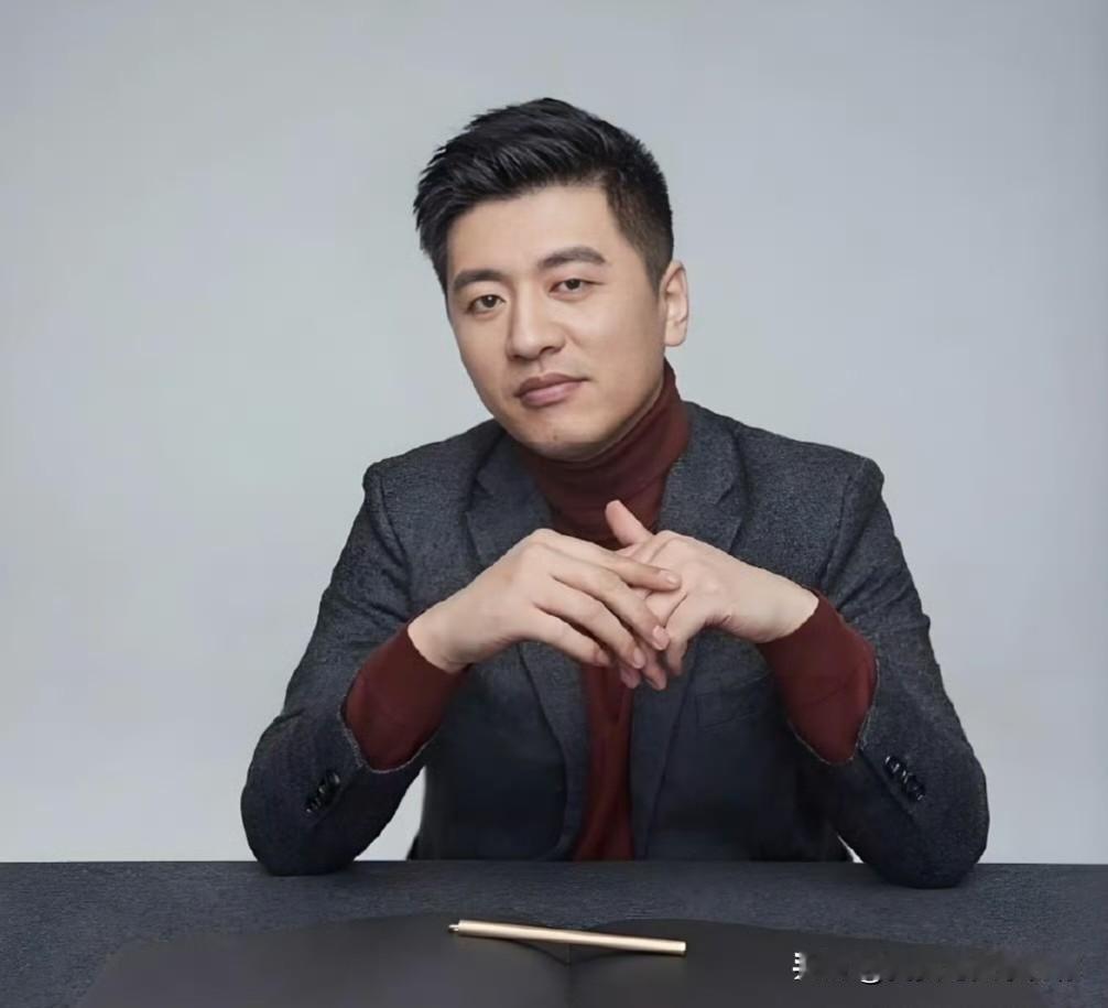 张雪峰这次真撞枪口上了网信部门直接通报，点名他在直播里长时间讲脏话，抖音账号