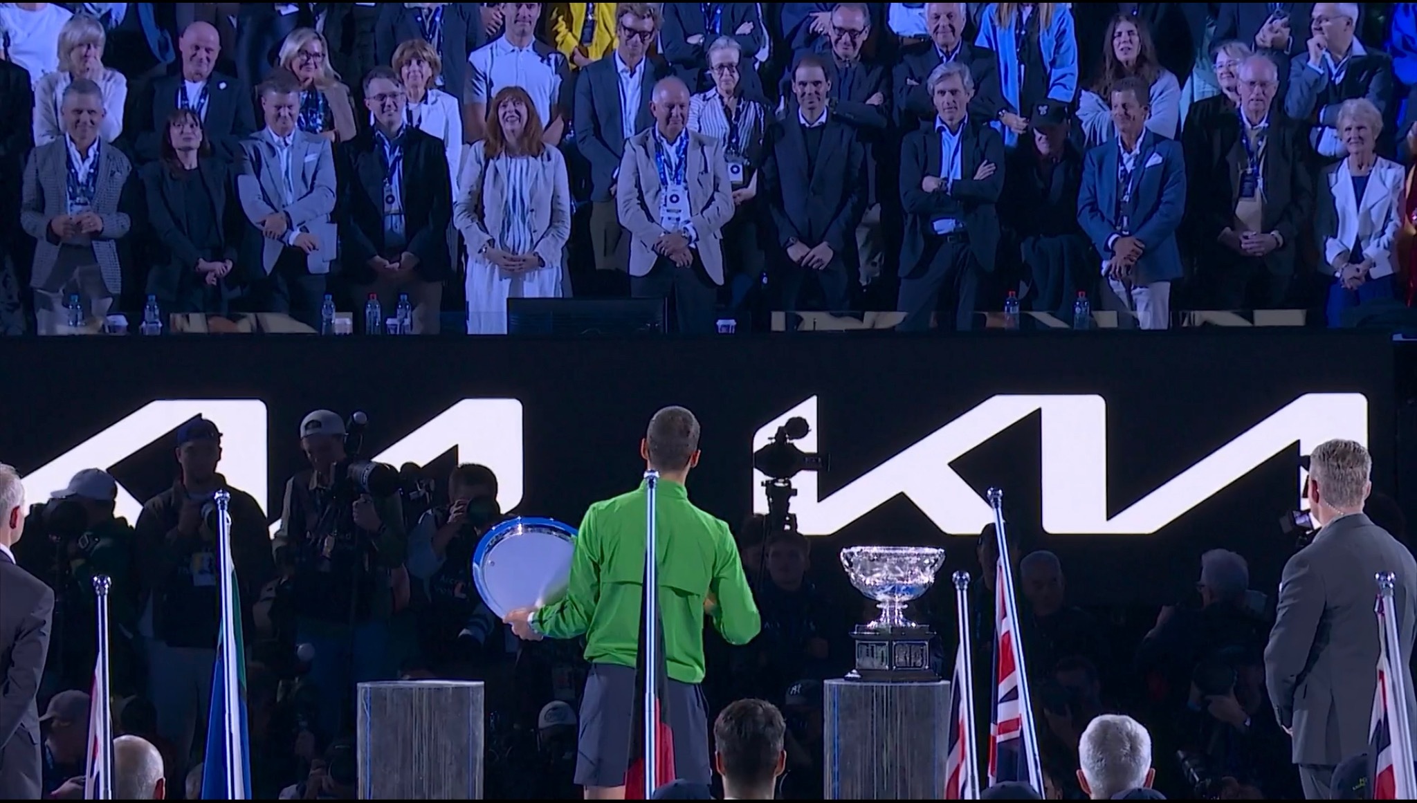 一样值得载入网坛史册的亚军发言，等下值得单出一条忍不住自己在屏幕前鼓起掌来德约科