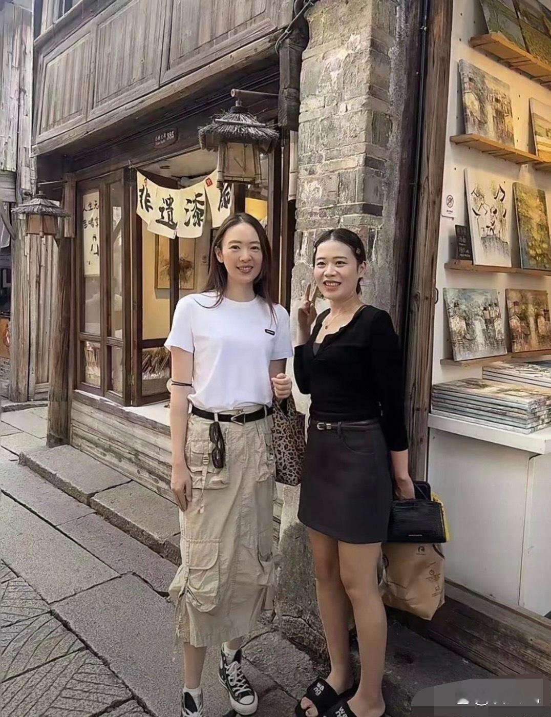 偶遇童瑶，她的个子可真高啊。