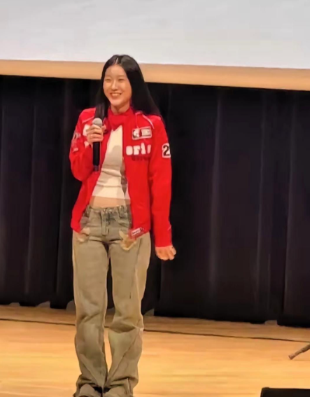 陈奕迅的女儿陈康提，这身材、长相挺好的，家里又那么有钱，怎么就把自己打扮成这副样