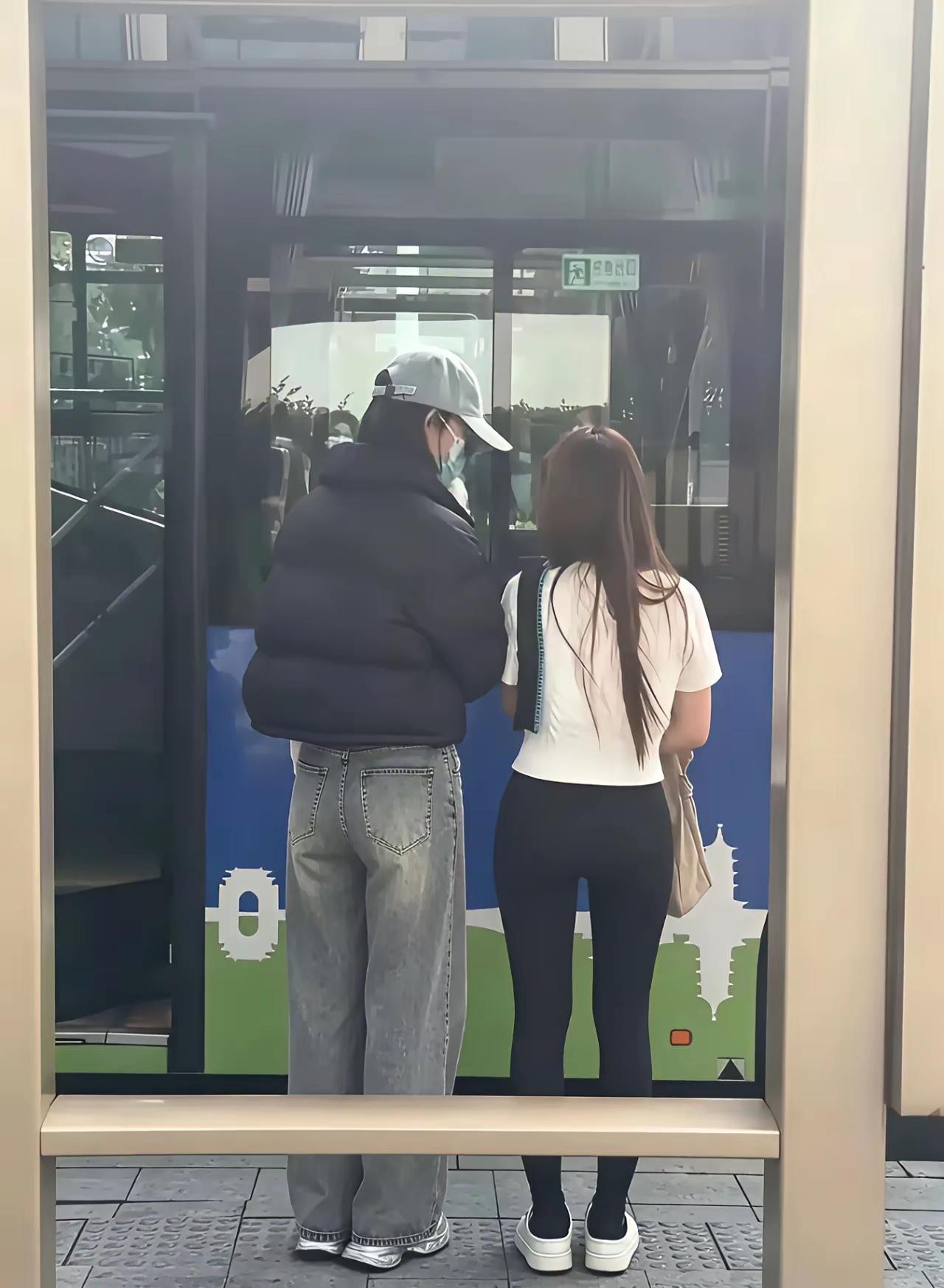 一句话，相同的裤子，人高的腿长了，咋穿都好看，人矮了腿短的，咋穿都差点意思！！