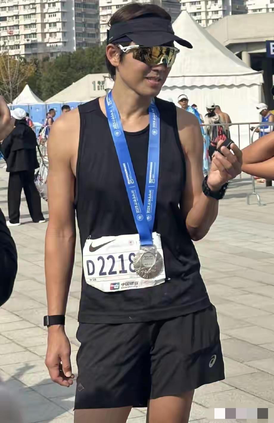 大家不要羡慕51岁的钟汉良了，普通人永远也成为不了他，原因很简单，不是因为他