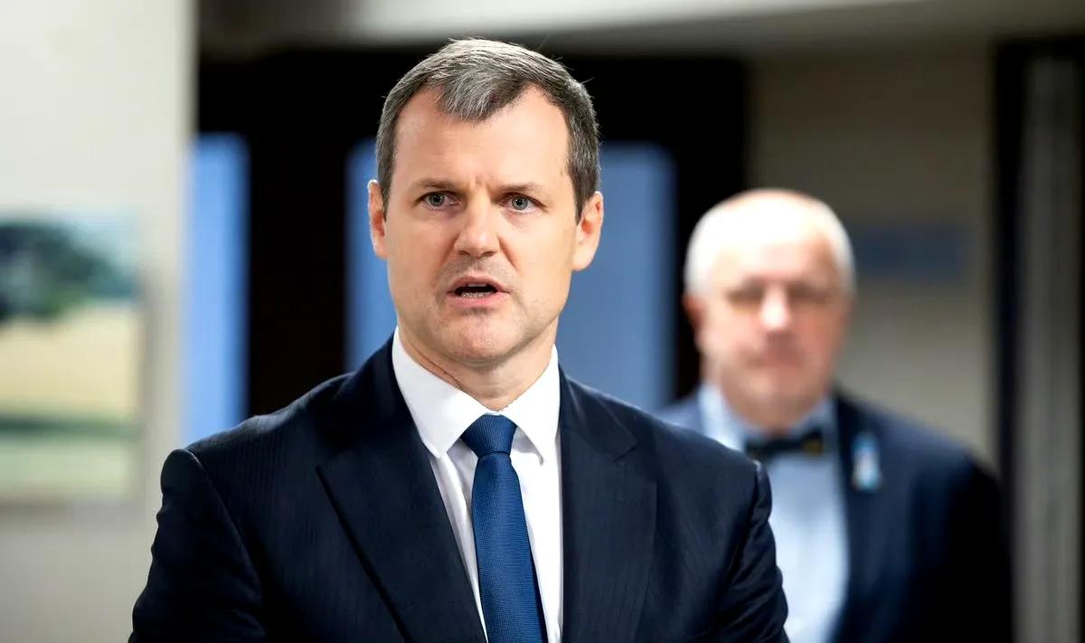 立陶宛这求和姿势也太奇葩了吧！这波操作真给我看愣了！立陶宛新总理帕卢茨卡斯