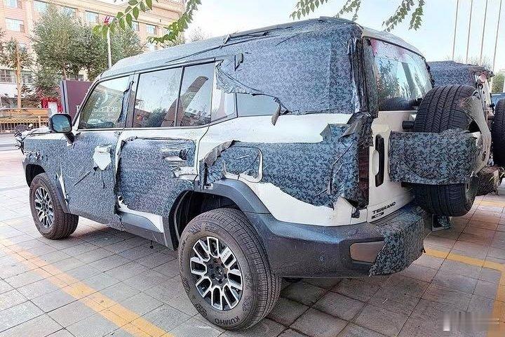 合资PHEV硬派越野盒子，日产Terrano量产版，前脸不是日产标而是NISSAN字样​