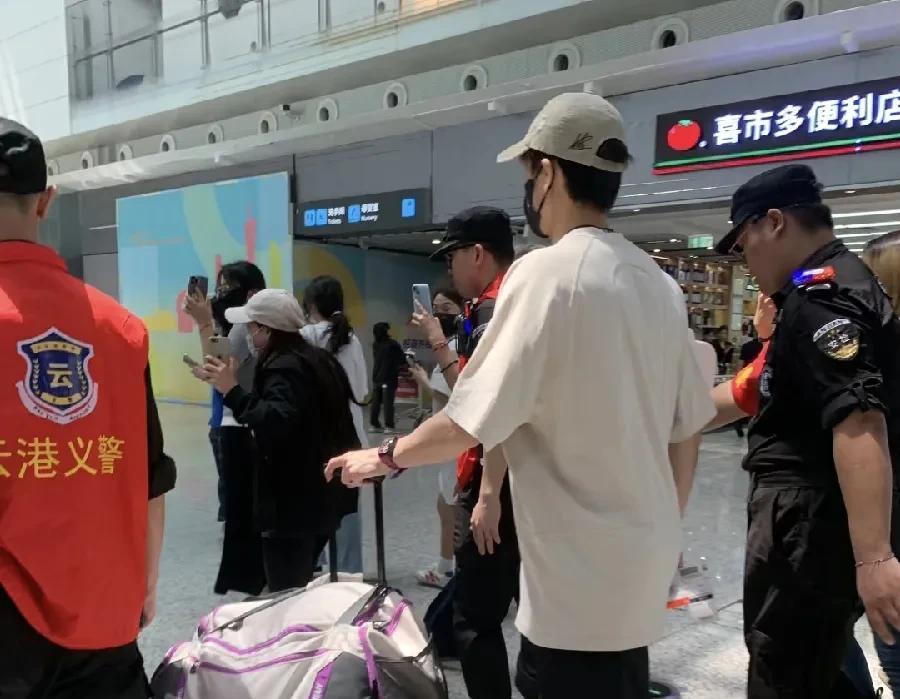 6月5国乒队员们的最新消息，王曼昱参加活动与李一桐同框，林高远从广州出发回北