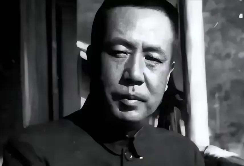 特务们翻遍吴石的书房，在一本旧《孙子兵法》夹页里找到张纸条。上面没写机密，只写