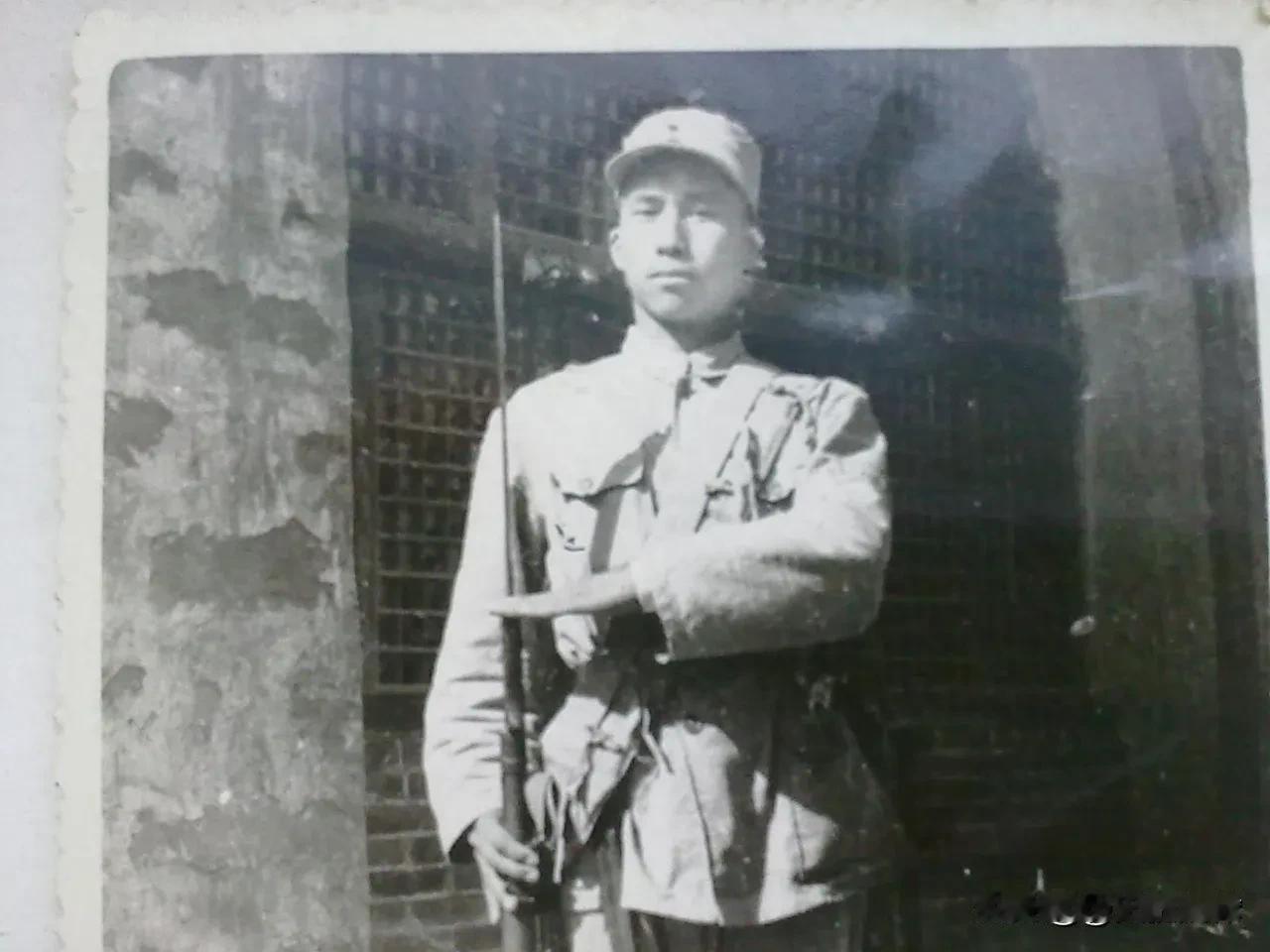 1939微山湖血色冤案！警卫员求爱遭拒，借肃托屠三百战友，最终下场大快人心