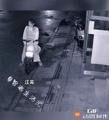 这一幕，感动了无数网友，真的泪目了……晚上，女子给丈夫打电话，不料丈夫手机静音