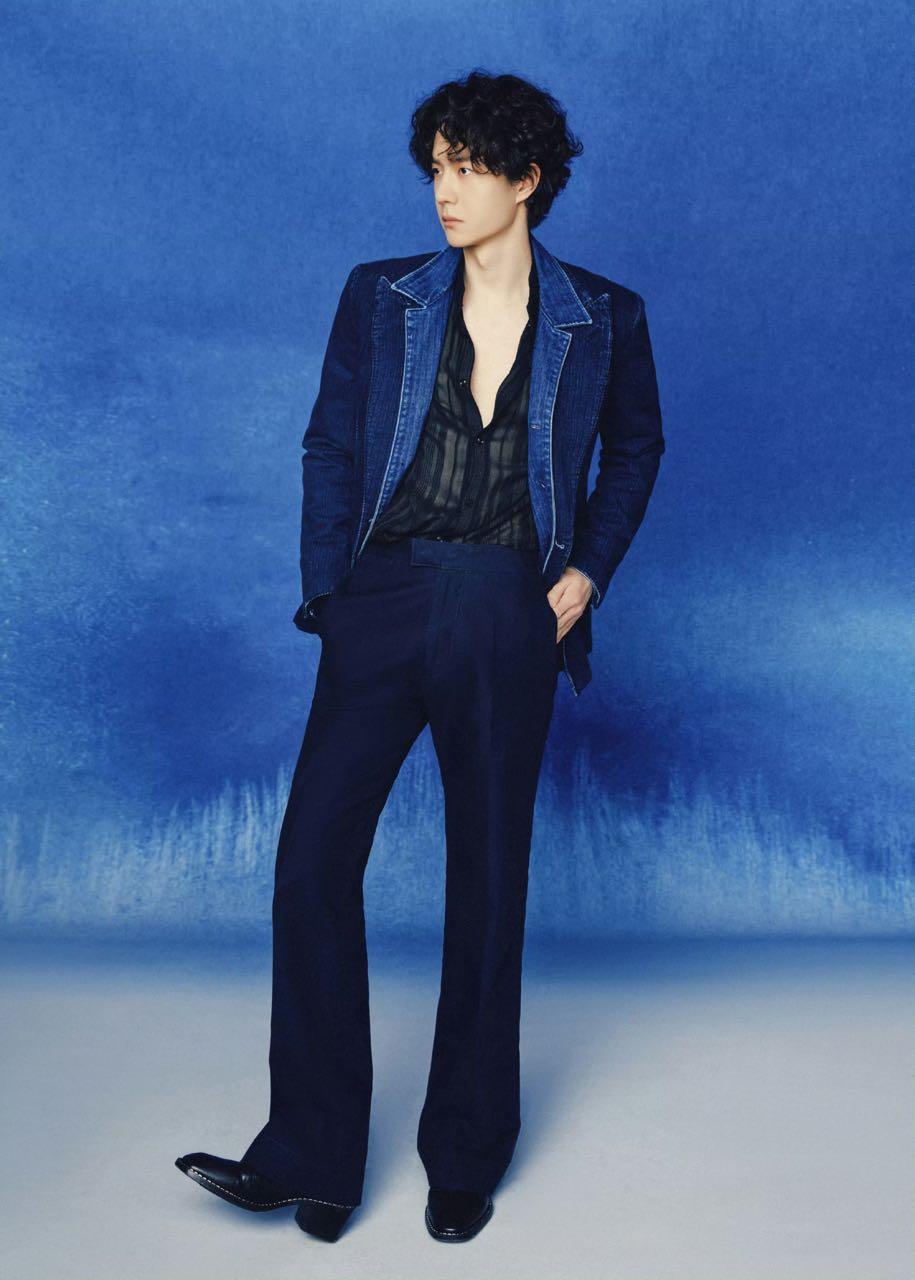 王一博微博之夜第二套造型来了！TomFord2026早春男装系列靛蓝牛仔拼