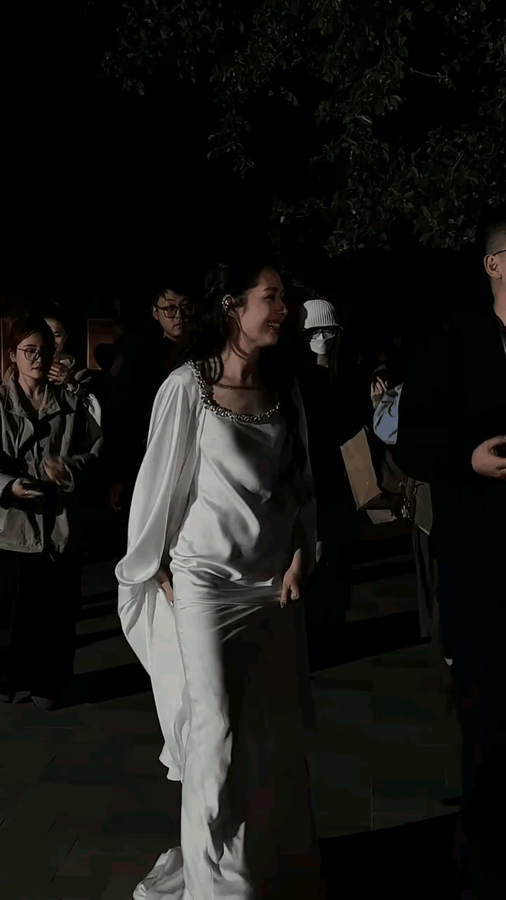 郭碧婷icon已经有豪门阔太的气质了，网友都说她跟向太越来越像了！