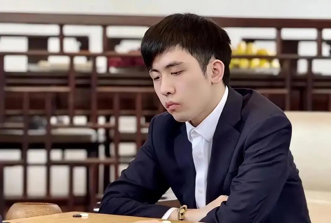 163手，屠龙。19岁的王星昊，就这样把世界冠军辜梓豪“碾”出了棋王战。你