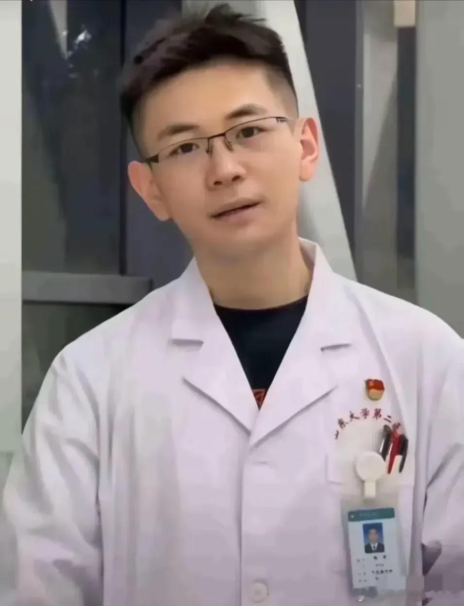 看到罗爸爸花白的头发真的破防了！没想到去年的事到现在才看到，罗医生揭露进价8块卖