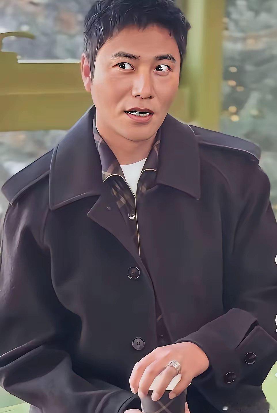 给广大爱美的女性朋友提个醒，千万不要注射玻尿酸或者是胶原去填法冷纹。你们看看陈坤