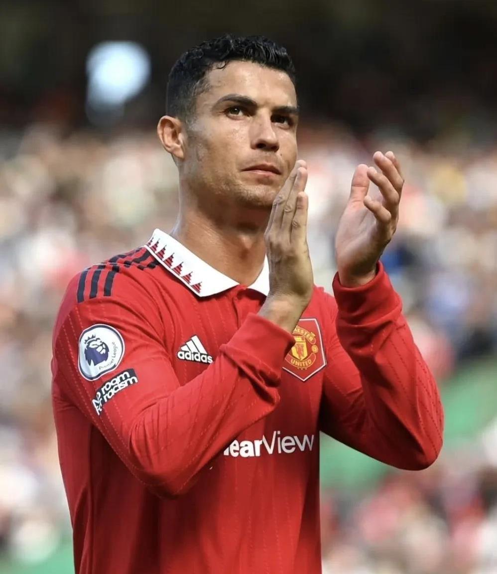 足坛历史球星之最，大家认同吗？最佳终结者：C罗最佳守门员：布冯最佳防守：马